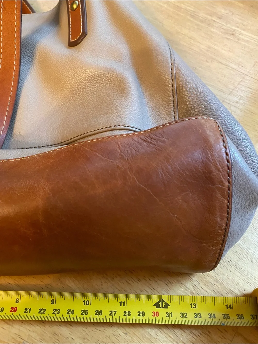 ! Fossil Leather tote 16(13)x10x5”